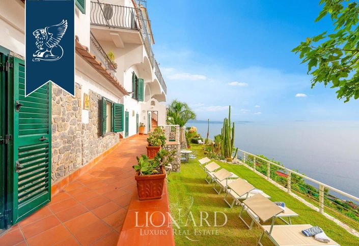 Image No.11-8 Bed Villa for sale