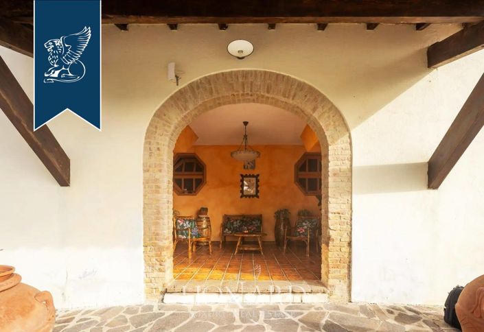 Image No.10-12 Bed Villa for sale