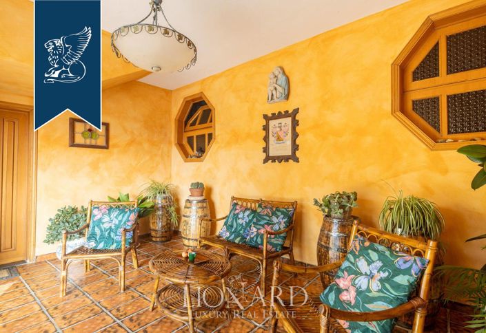 Image No.12-12 Bed Villa for sale