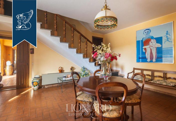 Image No.13-12 Bed Villa for sale