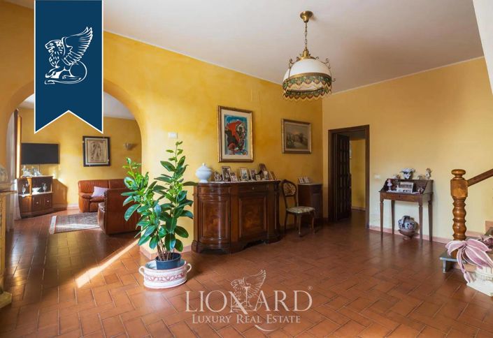 Image No.15-12 Bed Villa for sale