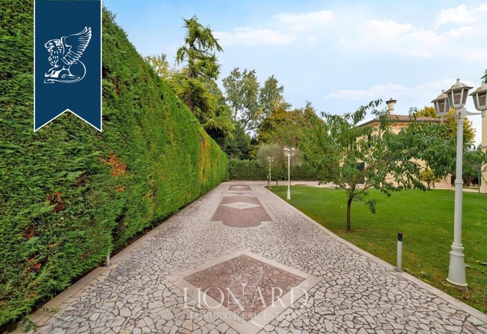 Image No.3-4 Bed Villa for sale