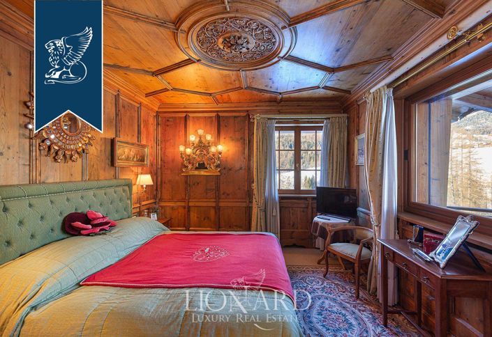 Image No.12-8 Bed Villa for sale