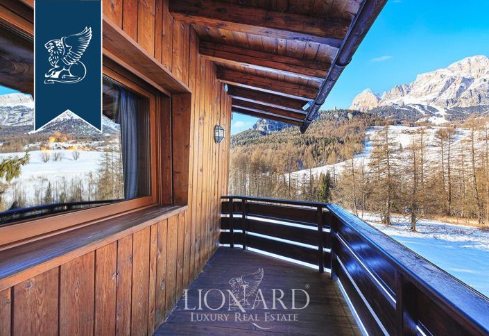 Image No.14-8 Bed Villa for sale