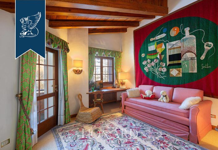 Image No.15-8 Bed Villa for sale