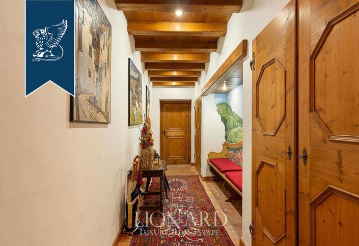 Image No.17-8 Bed Villa for sale