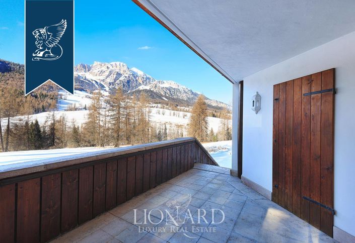 Image No.5-8 Bed Villa for sale