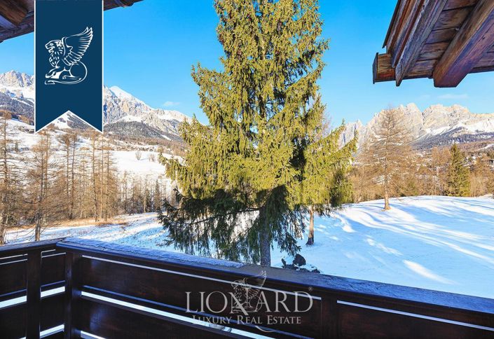 Image No.8-8 Bed Villa for sale