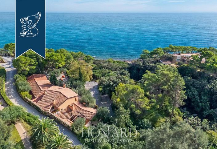Image No.1-10 Bed Villa for sale