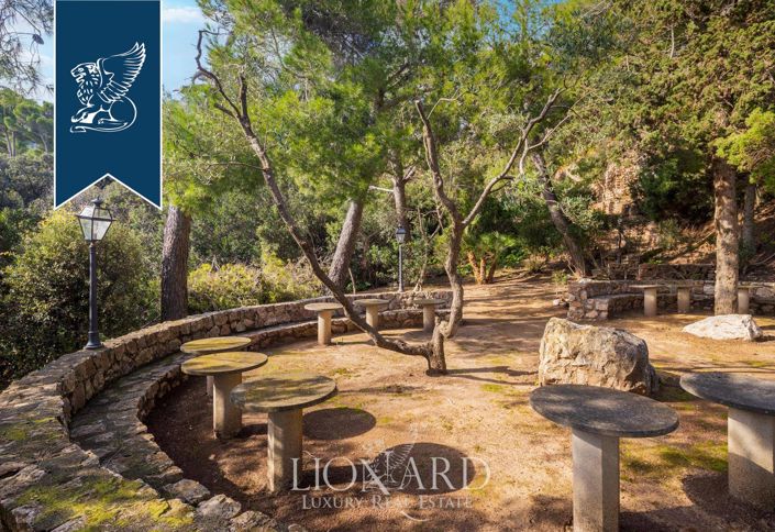 Image No.16-10 Bed Villa for sale