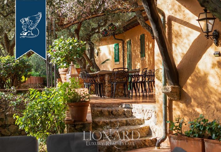 Image No.20-10 Bed Villa for sale