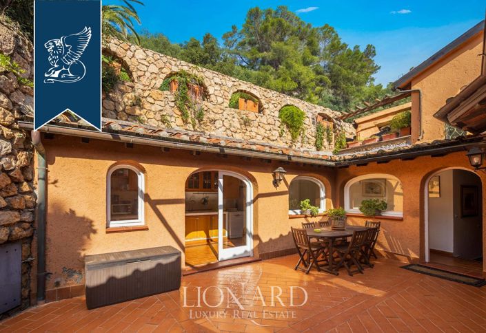 Image No.4-10 Bed Villa for sale