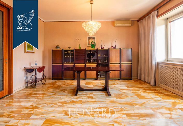 Image No.8-3 Bed Apartment for sale