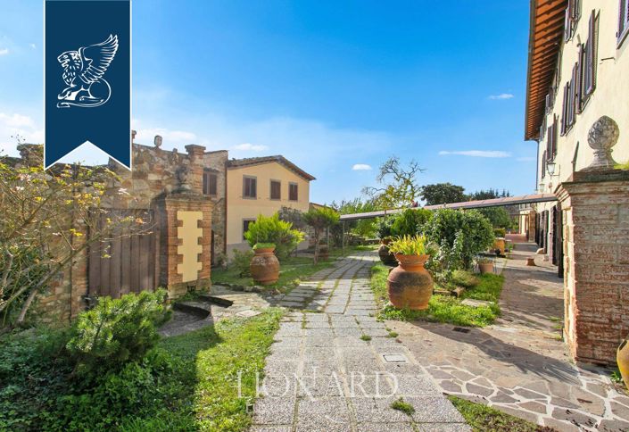 Image No.10-25 Bed Villa for sale