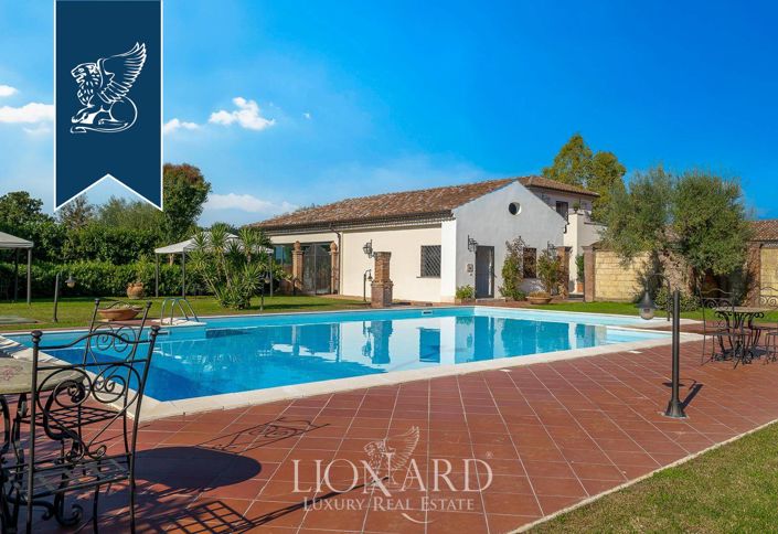 Image No.8-11 Bed Villa for sale