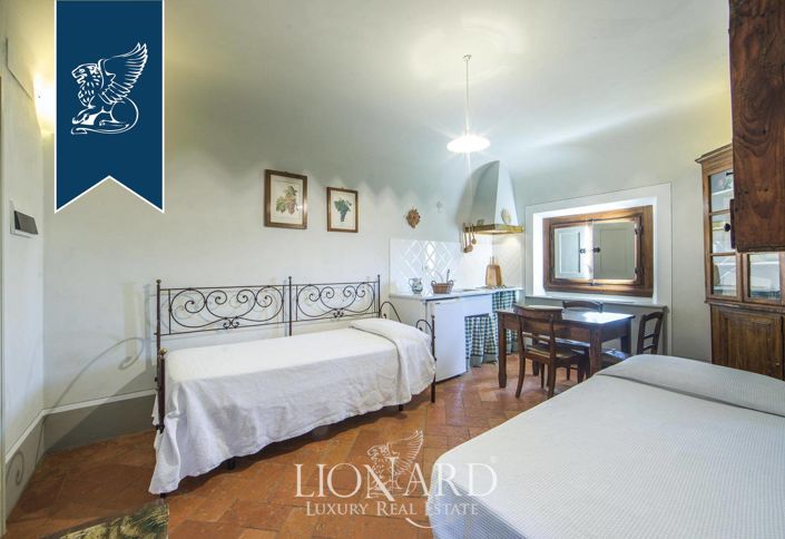 Image No.52-10 Bed Villa for sale