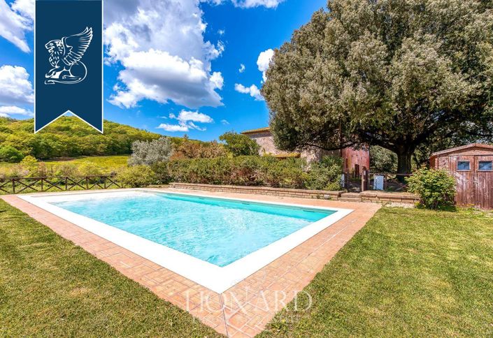 Image No.6-9 Bed Farmhouse for sale