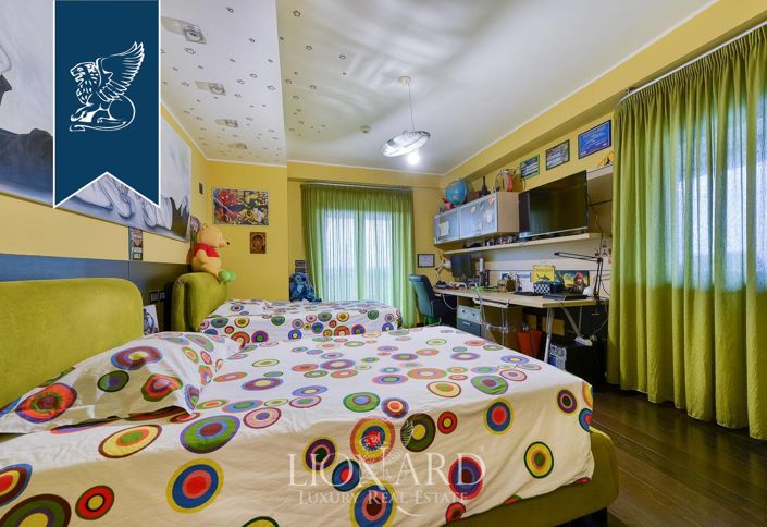 Image No.14-5 Bed Flat for sale