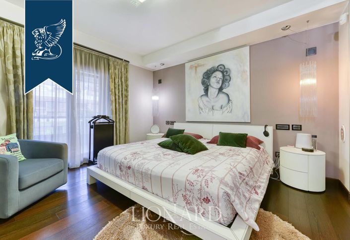 Image No.12-5 Bed Flat for sale