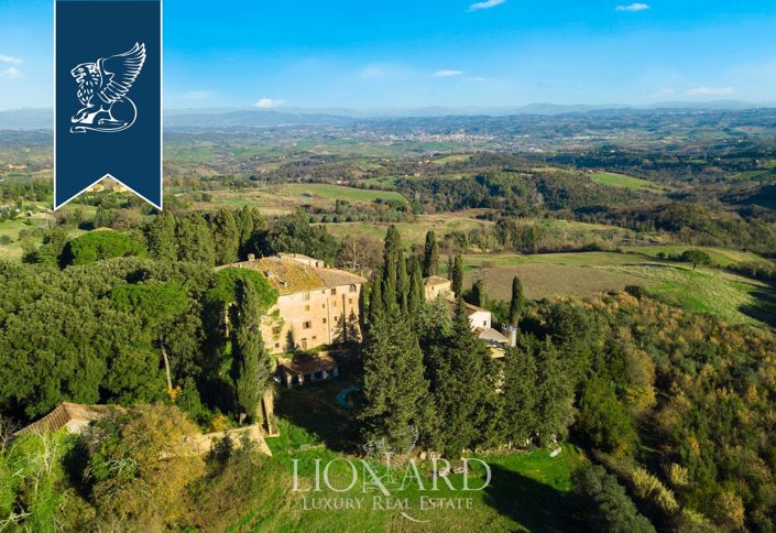 Image No.13-10 Bed Property for sale