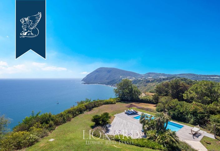 Image No.18-6 Bed Villa for sale