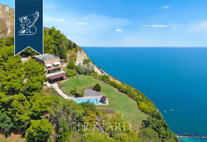 Image No.2-6 Bed Villa for sale