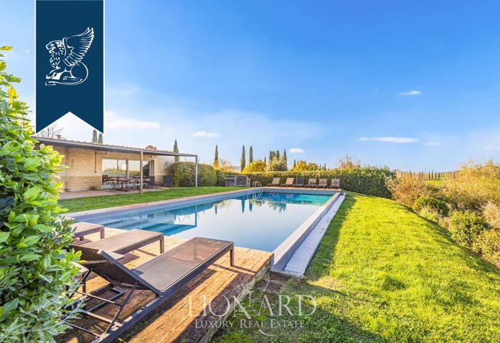 Image No.17-12 Bed Farmhouse for sale