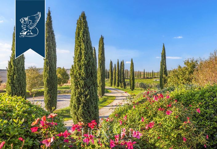 Image No.29-12 Bed Farmhouse for sale