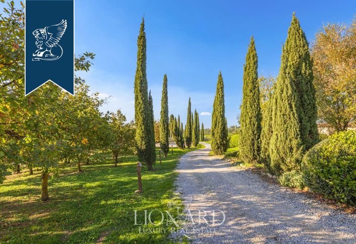 Image No.30-12 Bed Farmhouse for sale