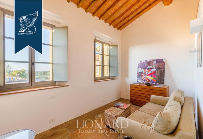 Image No.58-12 Bed Farmhouse for sale