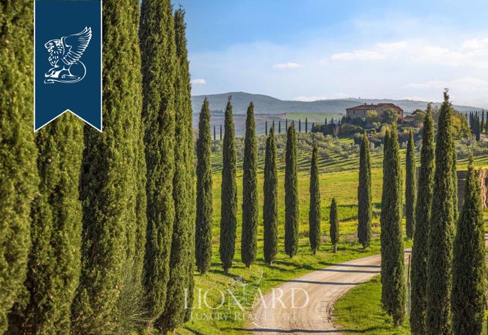 Image No.6-12 Bed Farmhouse for sale