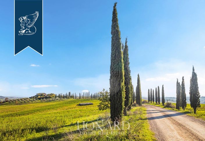 Image No.7-12 Bed Farmhouse for sale