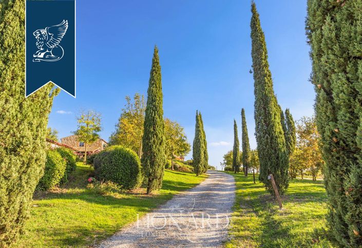 Image No.8-12 Bed Farmhouse for sale