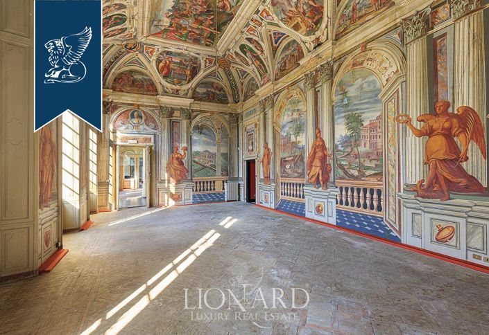 Image No.10-20 Bed Villa for sale