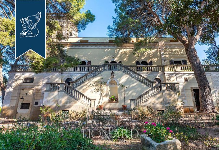 Image No.8-17 Bed Villa for sale