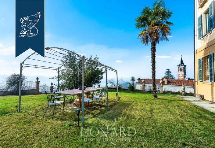 Image No.10-10 Bed Property for sale