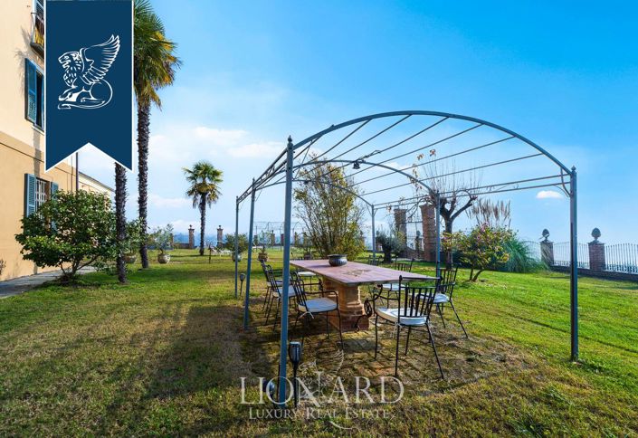 Image No.11-10 Bed Property for sale