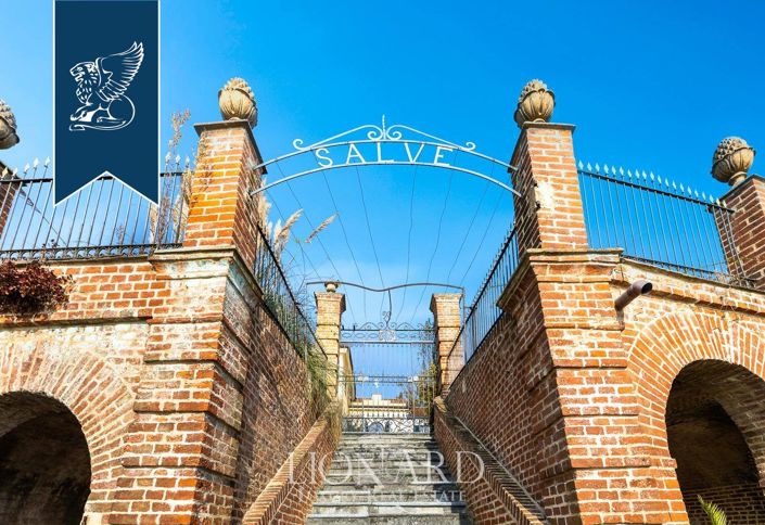 Image No.14-10 Bed Property for sale