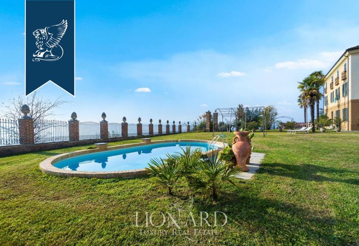 Image No.6-10 Bed Property for sale