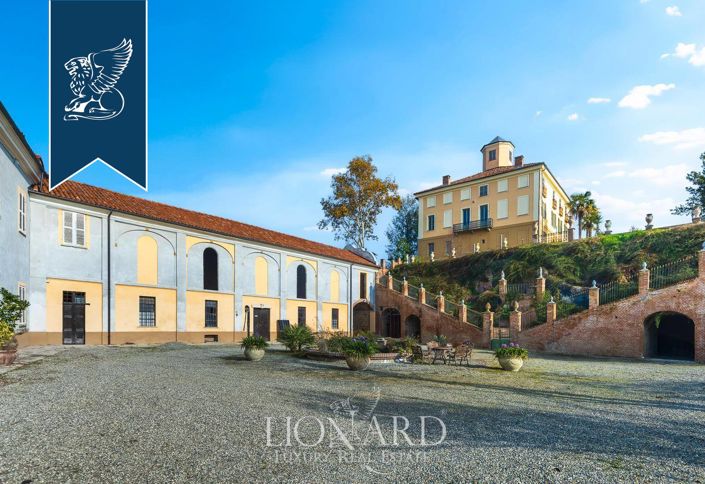 Image No.8-10 Bed Property for sale