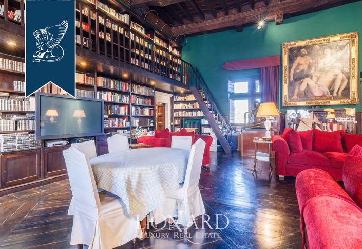 Image No.13-20 Bed Property for sale