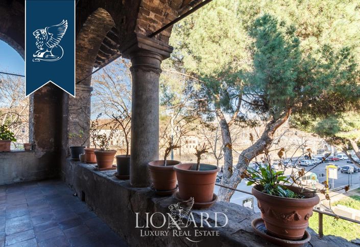 Image No.24-20 Bed Property for sale