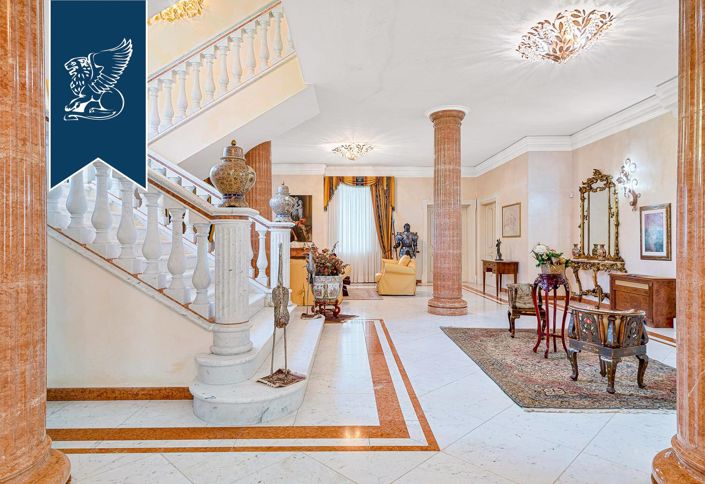 Image No.12-6 Bed Villa for sale