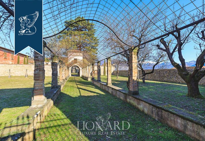 Image No.13-30 Bed Property for sale