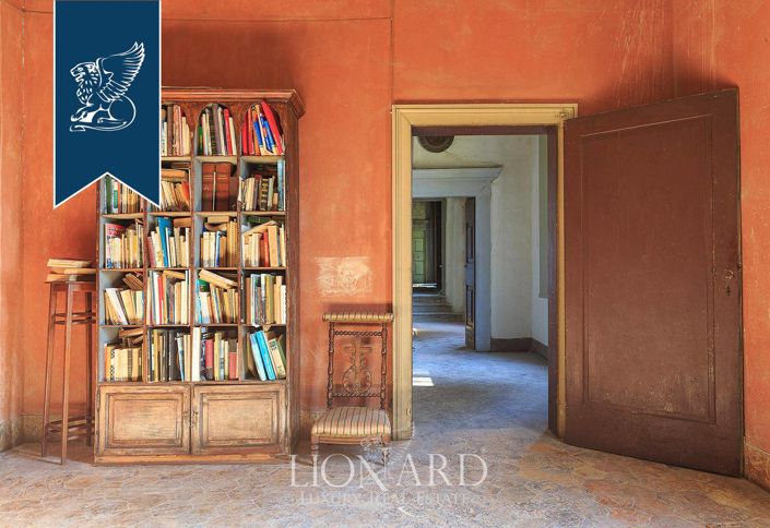 Image No.19-30 Bed Property for sale