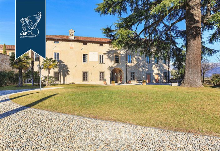 Image No.4-30 Bed Property for sale