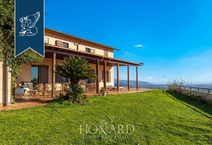 Image No.10-6 Bed Villa for sale