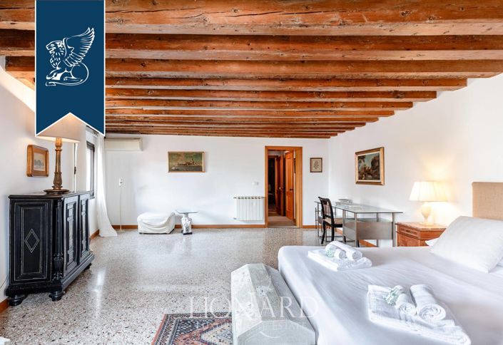 Image No.15-4 Bed Flat for sale