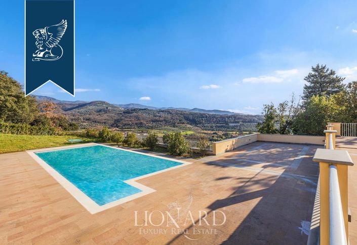 Image No.16-12 Bed Villa for sale