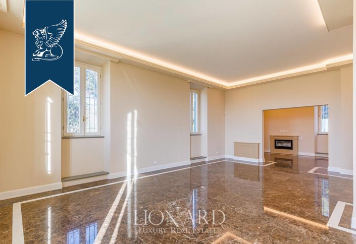 Image No.19-12 Bed Villa for sale